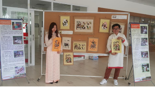 Học sinh Trường Quốc tế Canada (CIS) trải nghiệm làm tranh Đông Hồ